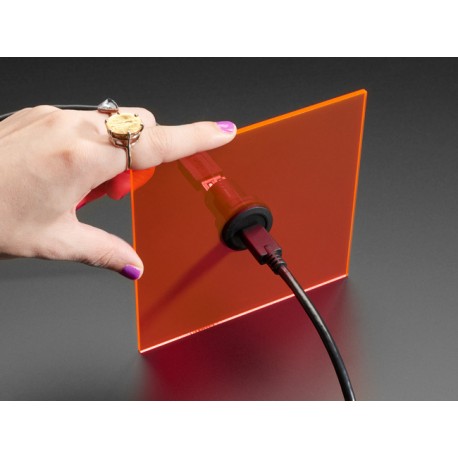 Exemple d'utilisation de l'adaptateur pour châssis USB C vers USB A femelle