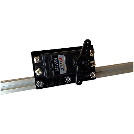 Photo montrant le support et le servomoteur fixés sur le profilé Makerbeam