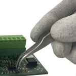 Pince à épiler avec pointes incurvées très fines pour une prise en main facile dans les espaces restreints  - 3