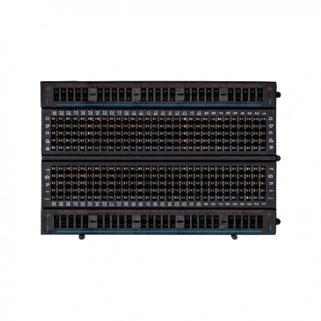 Vue de dessus de la plaque de connexion sans soudure de couleur noire 400 contacts