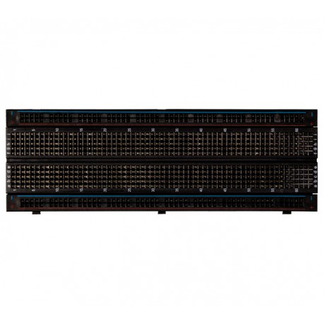 Vue de dessus de la plaque de connexion sans soudure de couleur noire 830 contacts