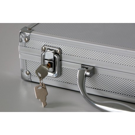 Fermeture à clef de la mallette de rangement en aluminium P 7255