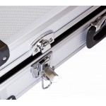 Fermeture à clef de la mallette de rangement en aluminium P 7265