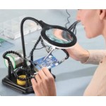 Exemple d'utilisation de la troisième main multifonctions avec loupe