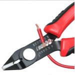 Exemple d'utilisation de la pince 2 en 1 à dénuder et couper PCW04A