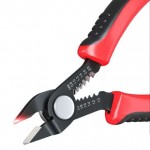 Détail de la pince 2 en 1 à dénuder et couper PCW04A