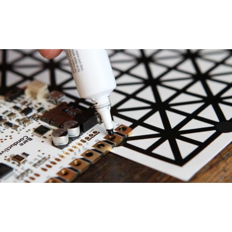 Application de la peinture conductrice