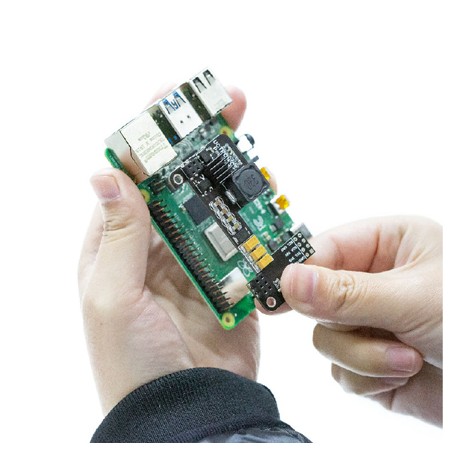 Enfichage duHAT PoE sur une Raspberry Pi 4