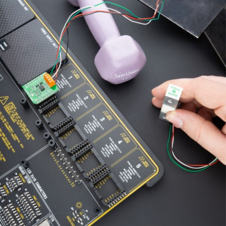 Exemple d'utilisation du module Load cell 4 Click MIKROE-4458 pour capteur de charge