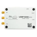 Vue de dessus de la platine Ettus USRP B200mini dans son boitier optionnel