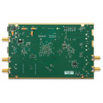 Vue de dessous de la plate-forme radio logiciel Ettus USRP B200