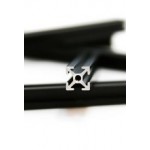 Vue de côté d'un profilé MakearBeam aluminium noire 60 mm