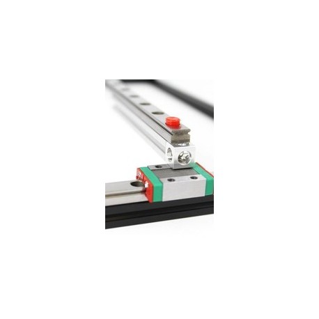 Gros plan sur le montage du rail de guidage linéaire 75 cm avec charriot