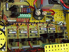 Détail cartes de commande Pelle type Liebherr R996 réalisée en Meccano