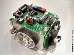Vue de côté Robot Cybermouse à base de PICBASIC