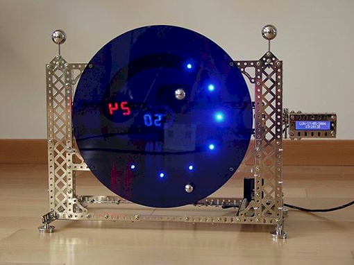 Horloge originale avec Meccano et PICBASIC