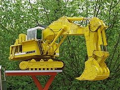 Gros plan Pelle type Liebherr R996 réalisée en Meccano